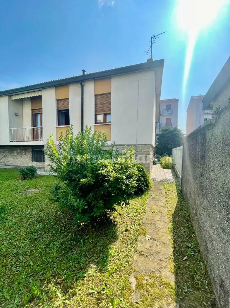 Villa in vendita a Burago di Molgora