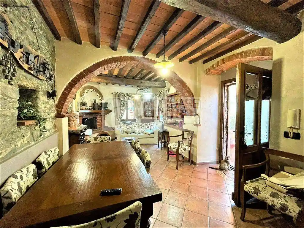 Casa indipendente in vendita a Luni