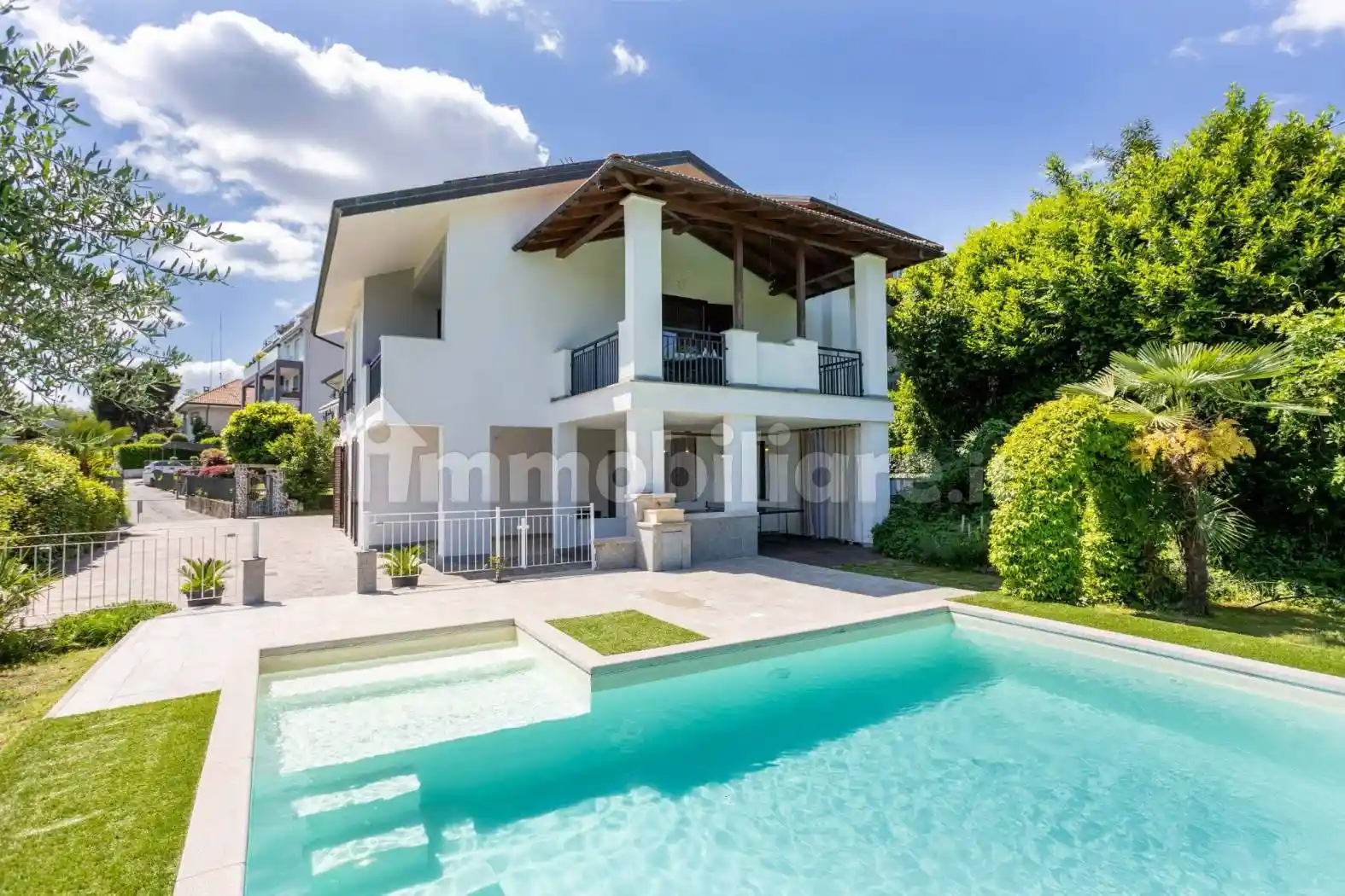 Villa in vendita a Dormelletto