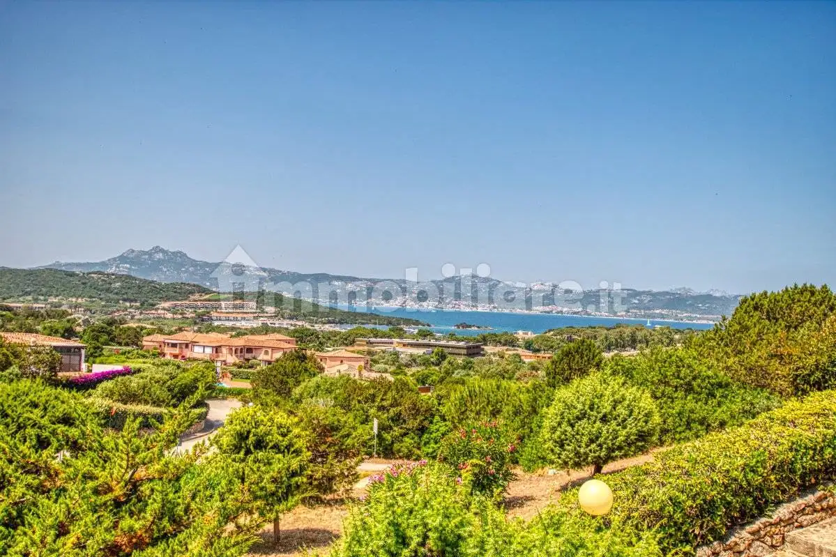 Appartamento in vendita a Arzachena