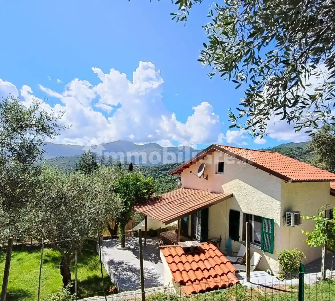 Villa in vendita a Finale Ligure