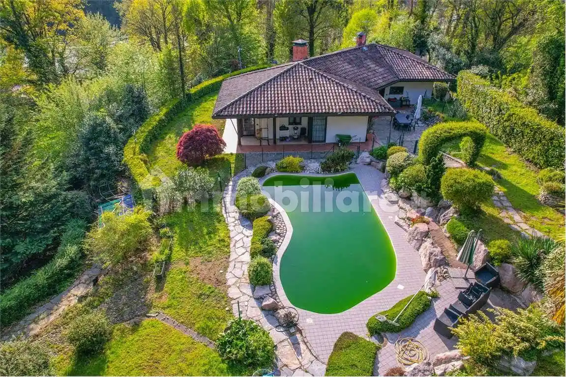 Villa in vendita a Sesto Calende