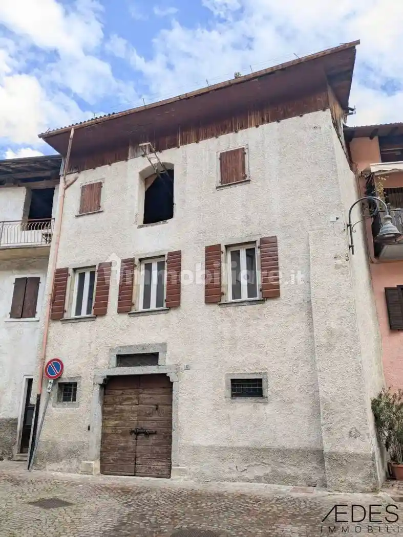 Palazzo - Edificio in vendita a Ledro