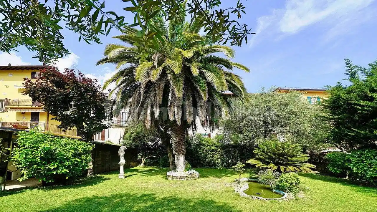 Palazzo - Edificio in vendita a Toscolano-Maderno