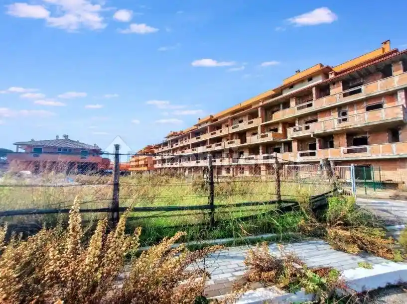 Palazzo - Stabile in vendita a Fiumicino