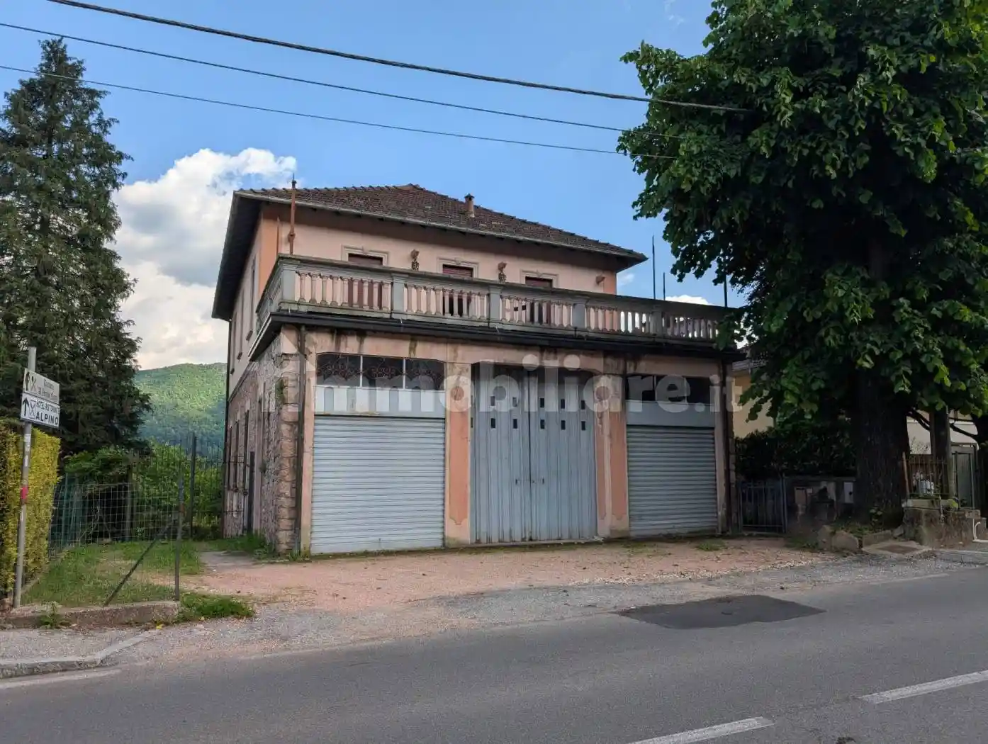 Villa in vendita a Cuasso al Monte