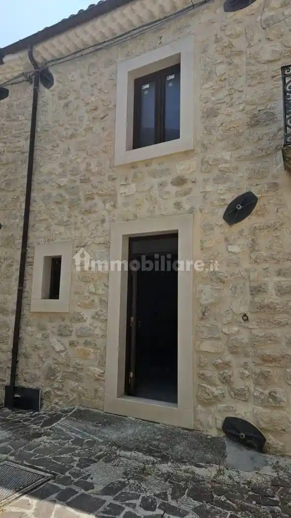 Casa indipendente in vendita a Rocca di Mezzo