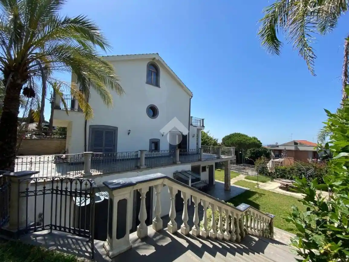 Villa in vendita a Genzano di Roma