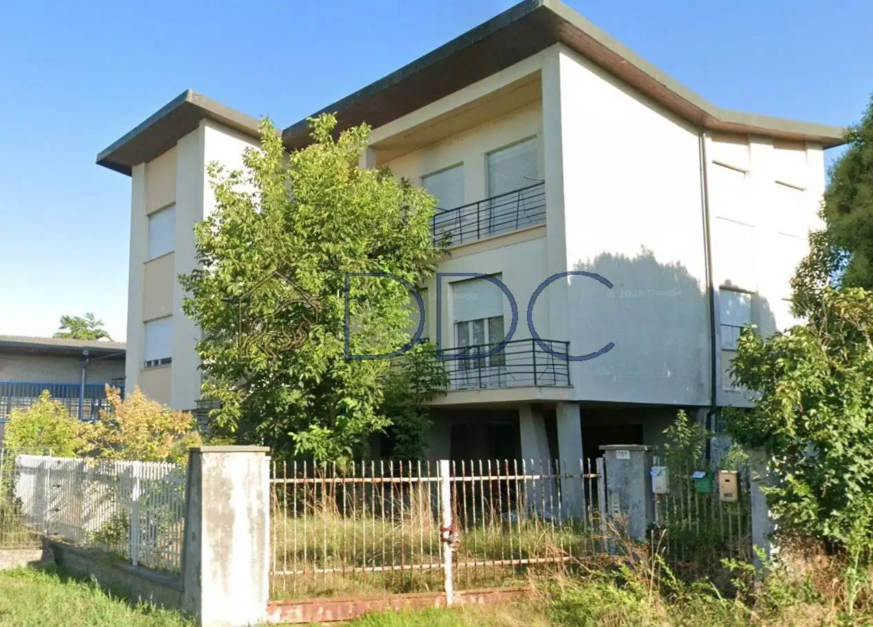 Palazzo - Edificio in vendita a Leinì