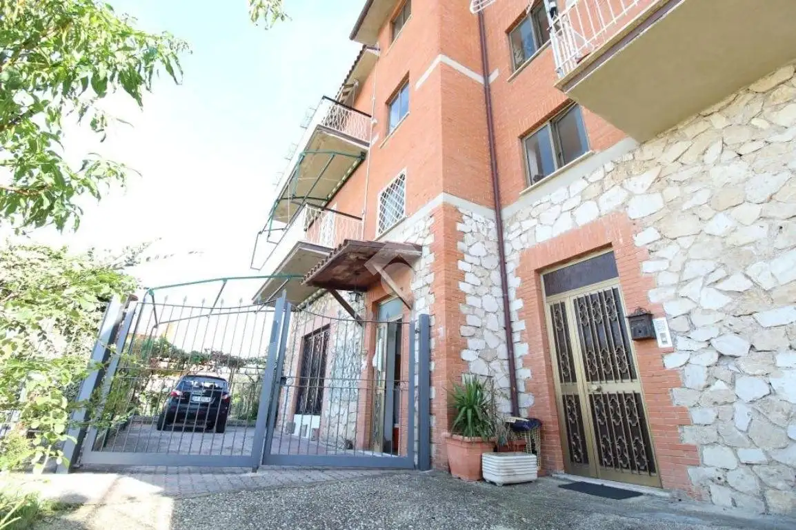 Appartamento in vendita a Scandriglia