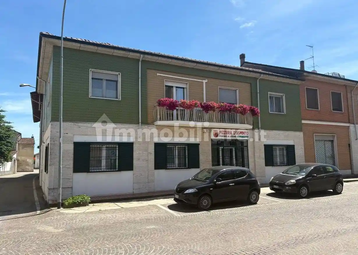 Palazzo - Edificio in vendita a Mede