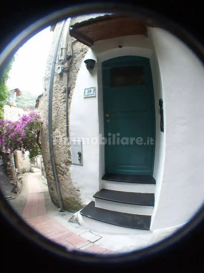 Casa indipendente in vendita a Diano San Pietro