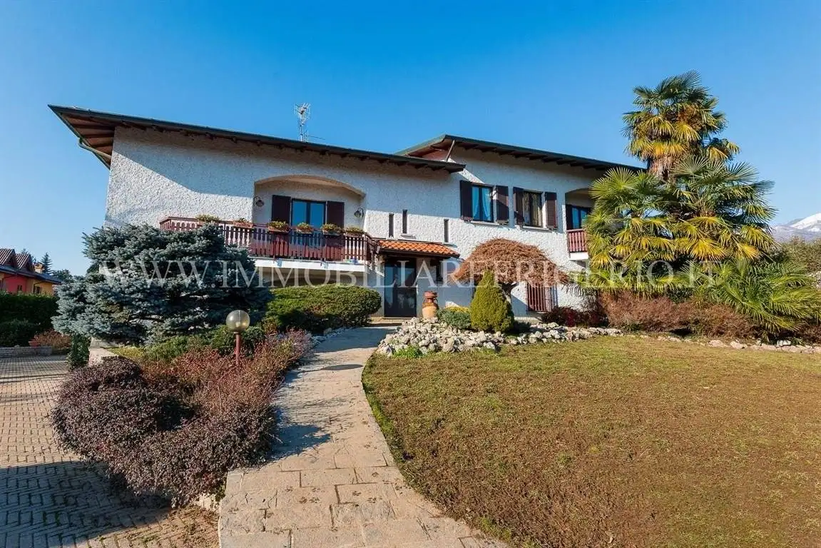 Villa in vendita a Ambivere