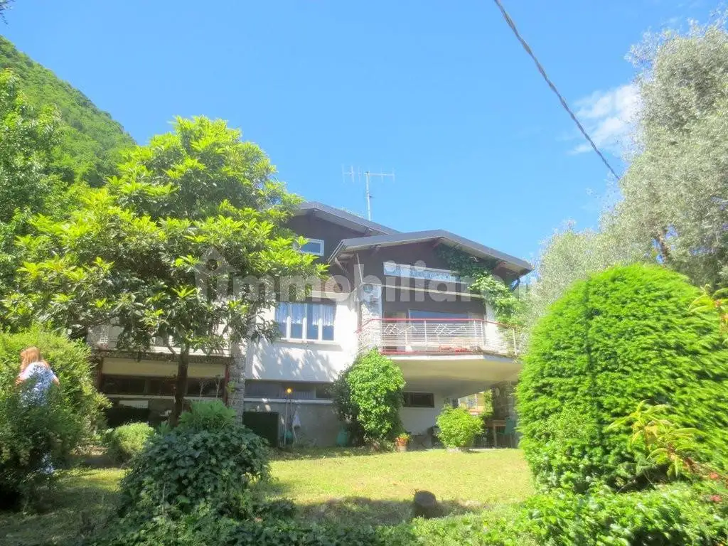 Villa in vendita a Oliveto Lario