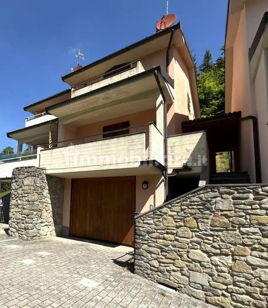 Villa in vendita a Vernio