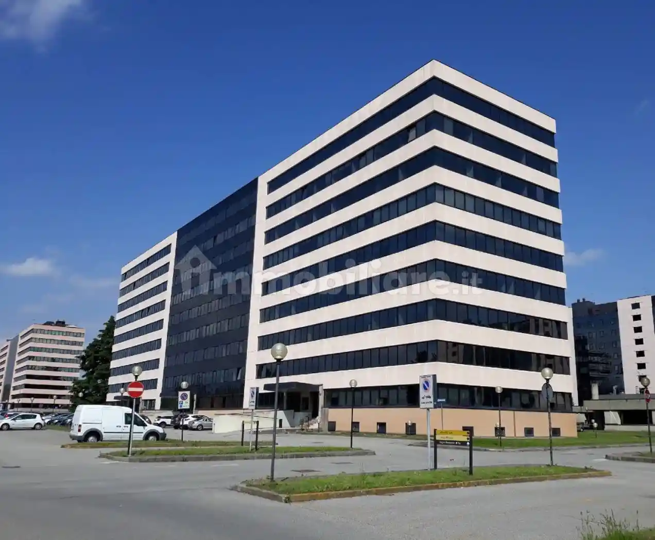Palazzo - Edificio in vendita a Agrate Brianza