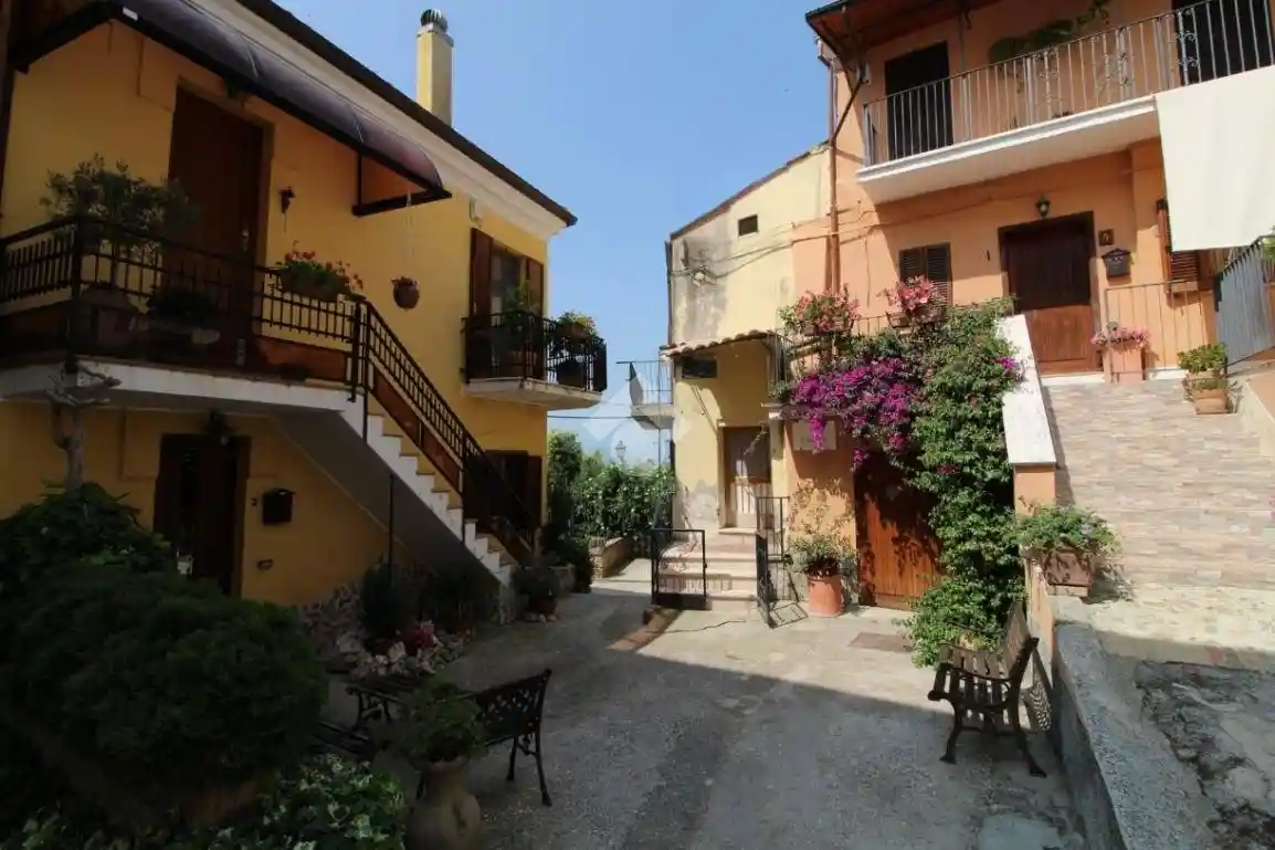 Casa indipendente in vendita a Bellante
