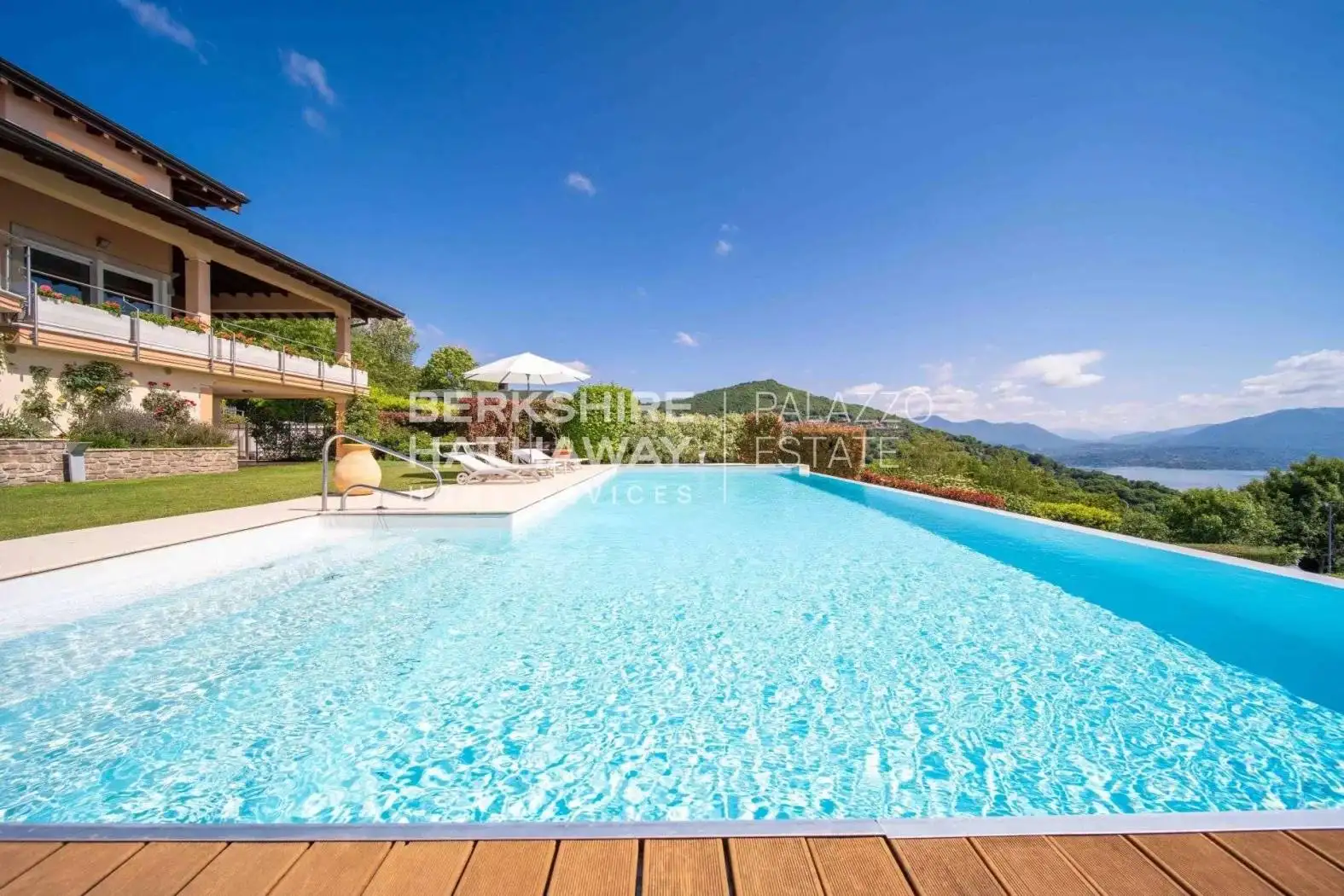 Villa in vendita a Massino Visconti