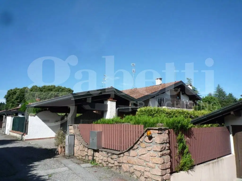 Villa in vendita a Ispra