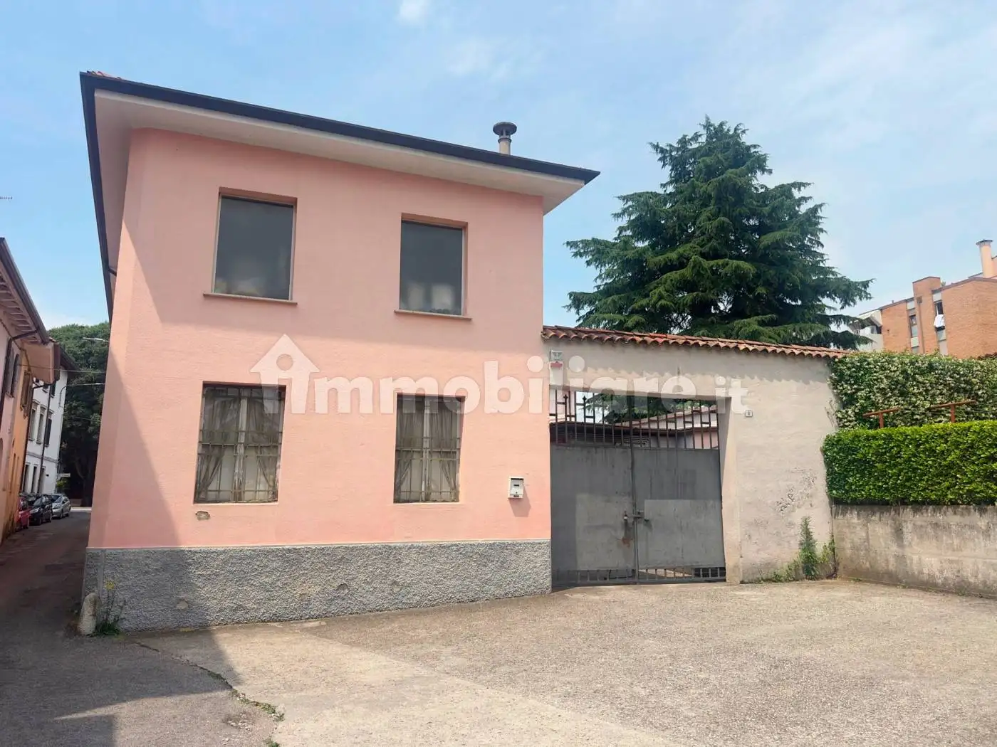 Palazzo - Edificio in vendita a Udine