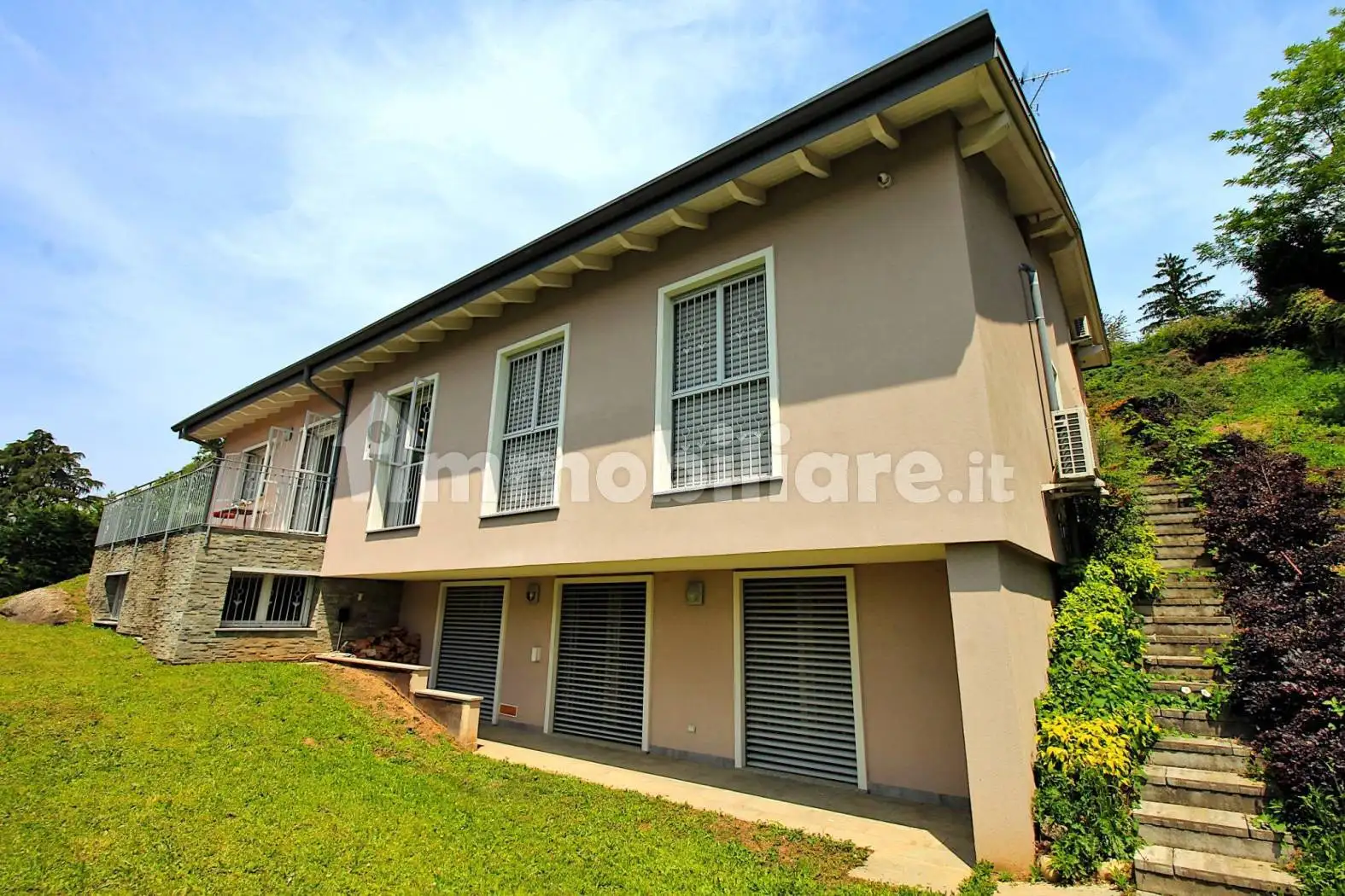 Villa in vendita a Oltrona di San Mamette