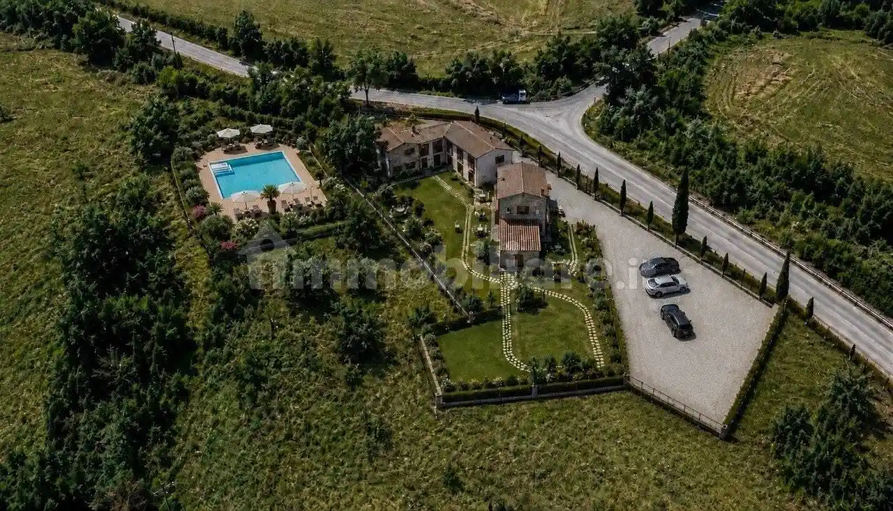 Palazzo - Edificio in vendita a Radicofani