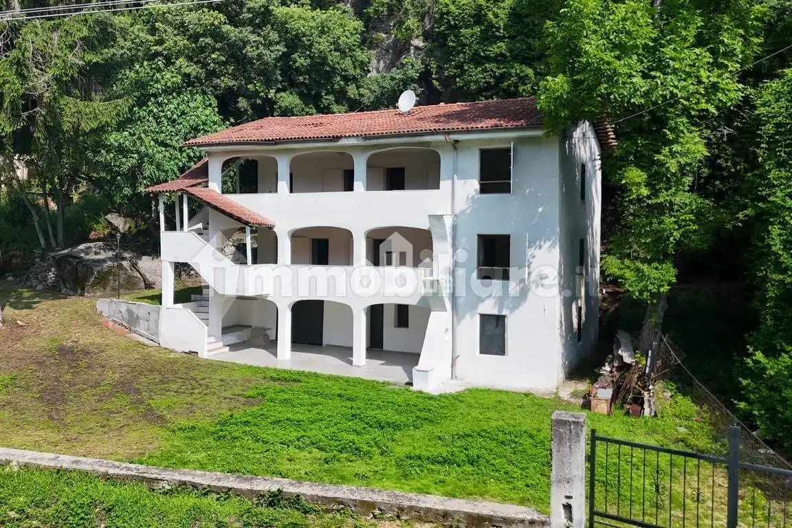 Casa indipendente in vendita a Val di Chy