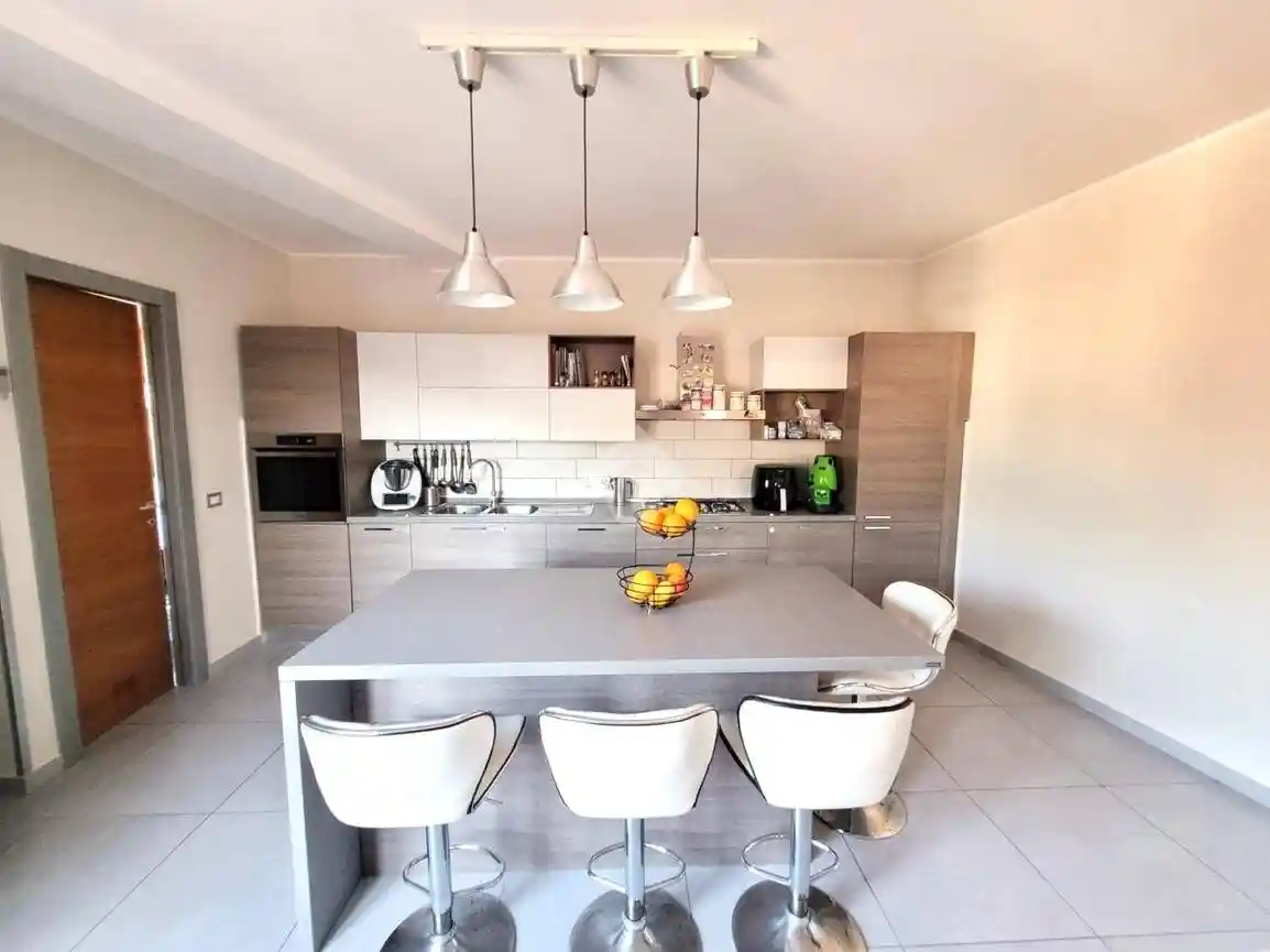 Trilocale via sorlati 36, Airola - foto 3