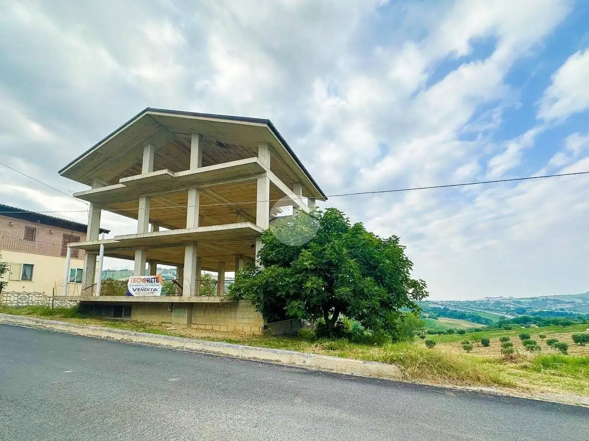Palazzo - Edificio in vendita a Teramo