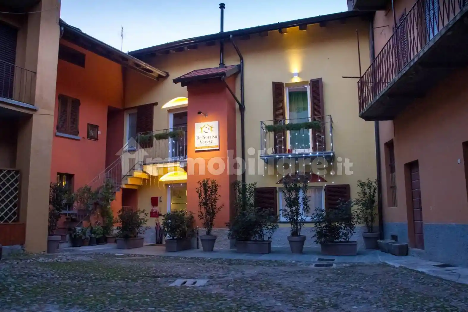 Palazzo - Edificio in vendita a Varese