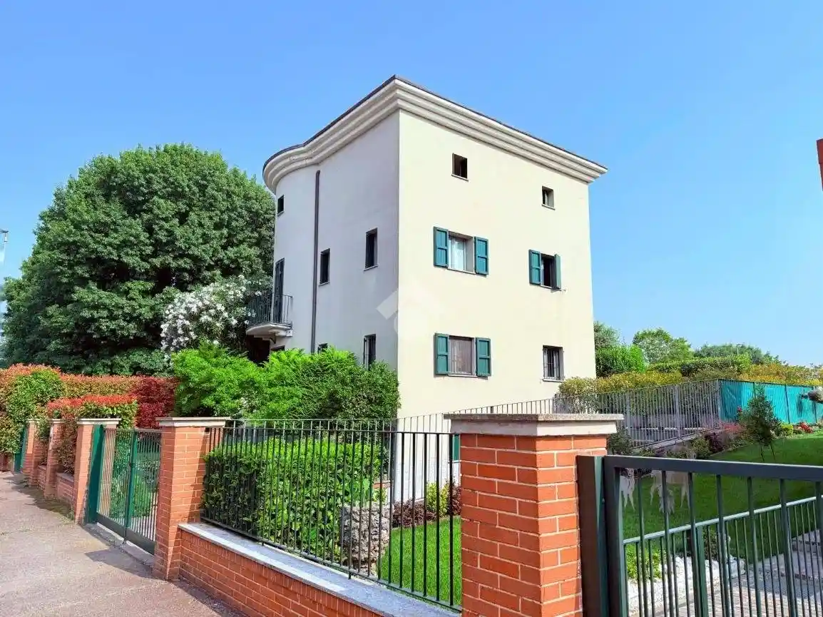 Villa in vendita a Bollate