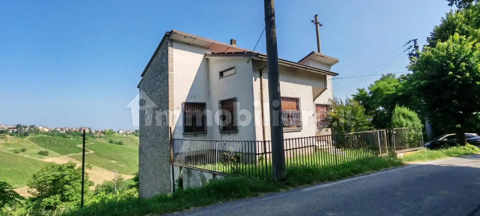 Villa in vendita a San Damiano al Colle