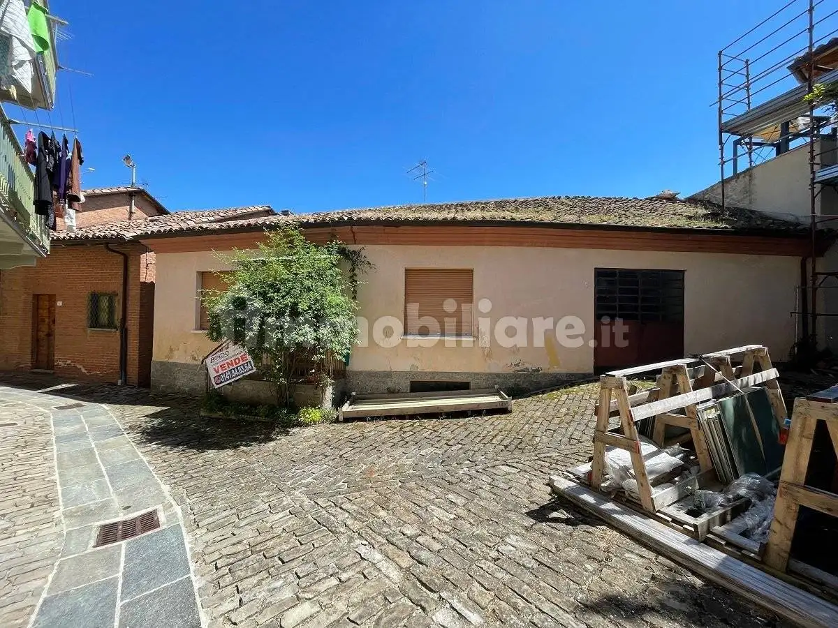 Rustico - Casale in vendita a Castiglione Tinella