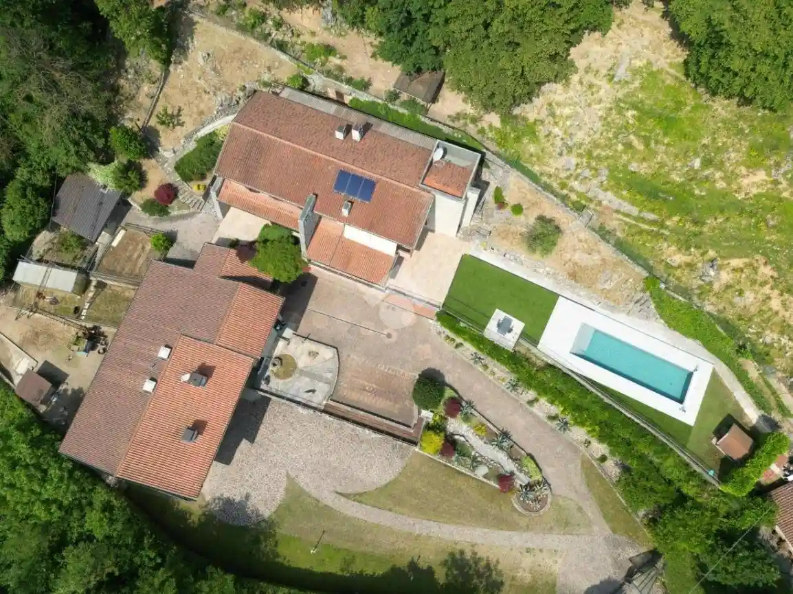 Villa in vendita a Nembro