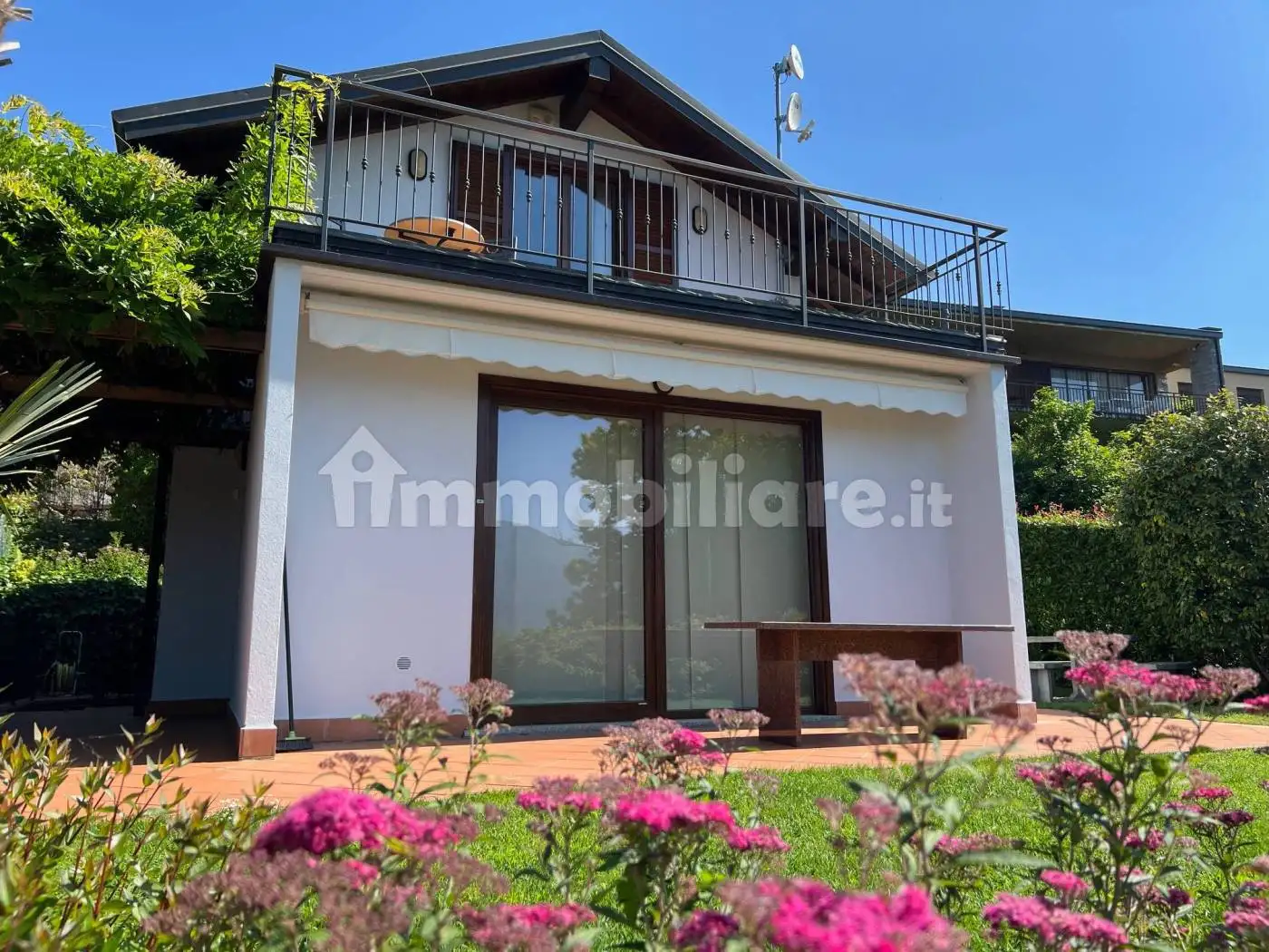 Villa in vendita a Castelveccana