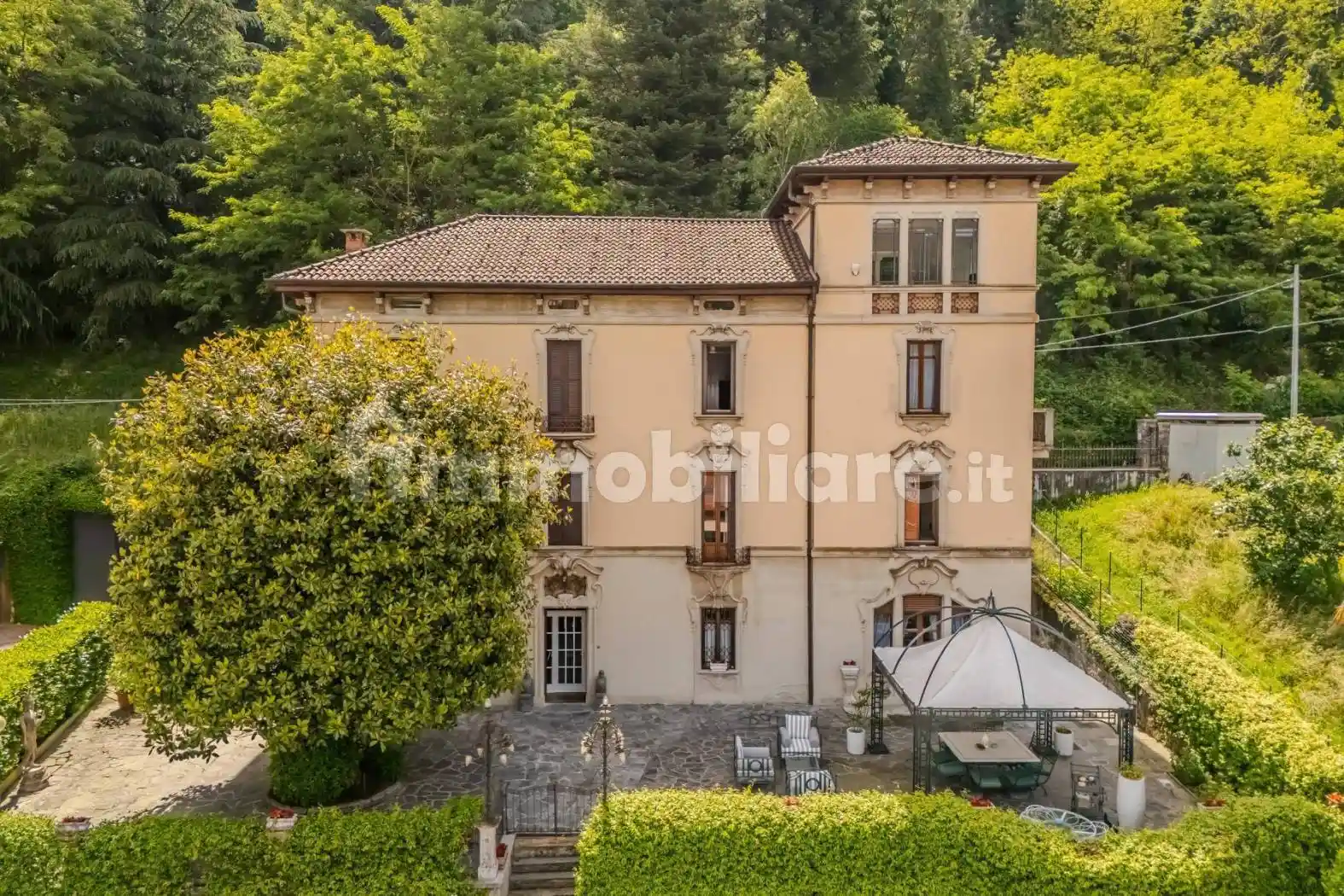 Villa in vendita a Porto Ceresio