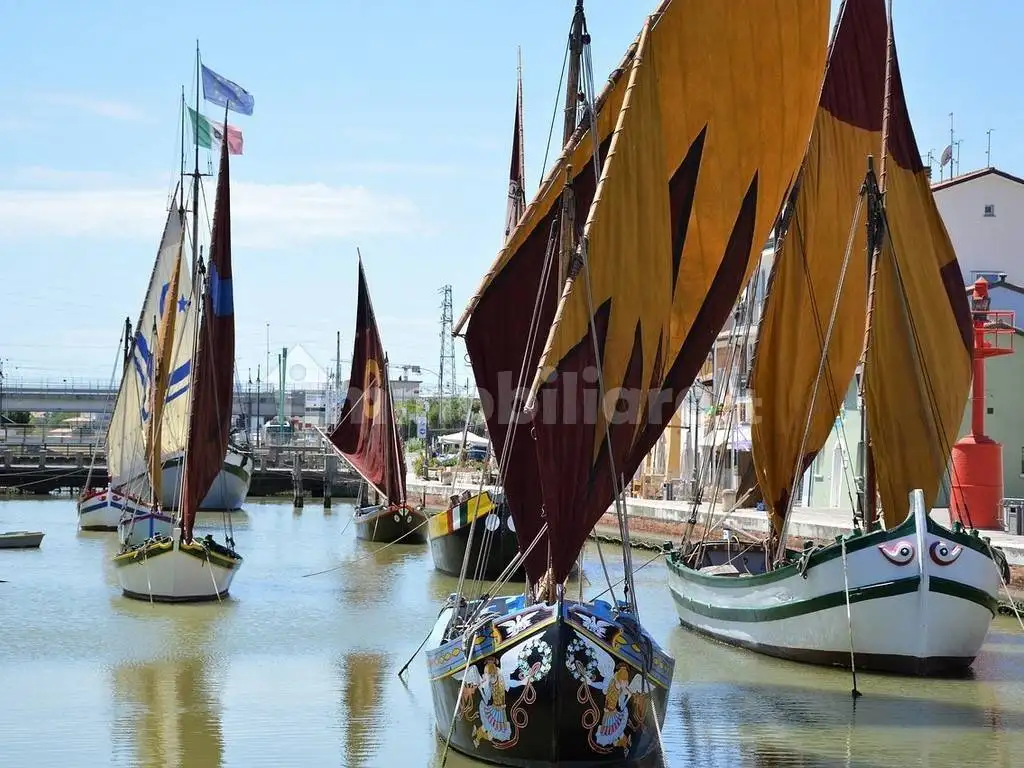 Palazzo - Edificio in vendita a Cesenatico