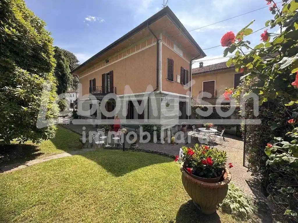 Villa in vendita a Cocquio-Trevisago