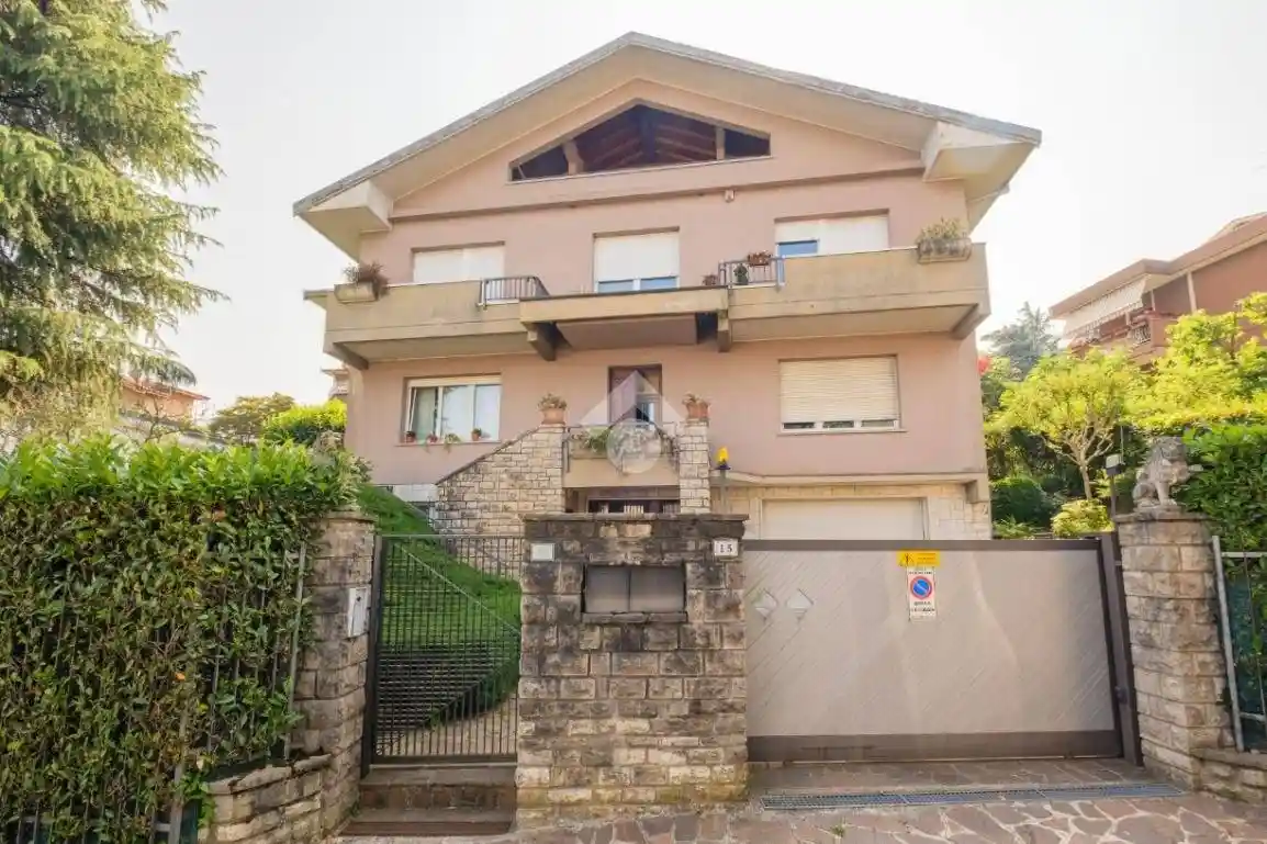 Villa in vendita a Torre Boldone