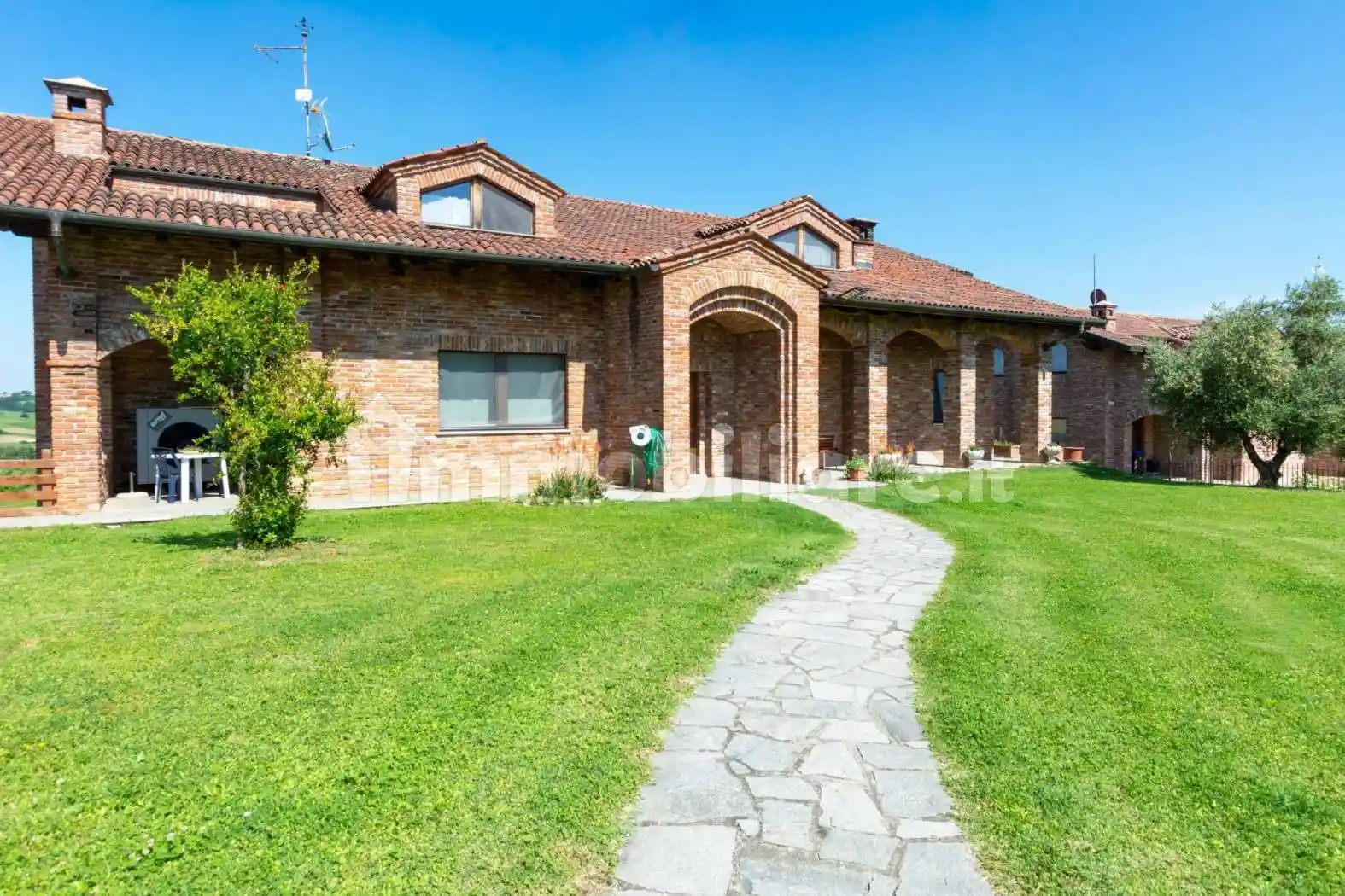 Villa unifamiliare, ottimo stato, 579 m², Altavilla Monferrato - foto 2