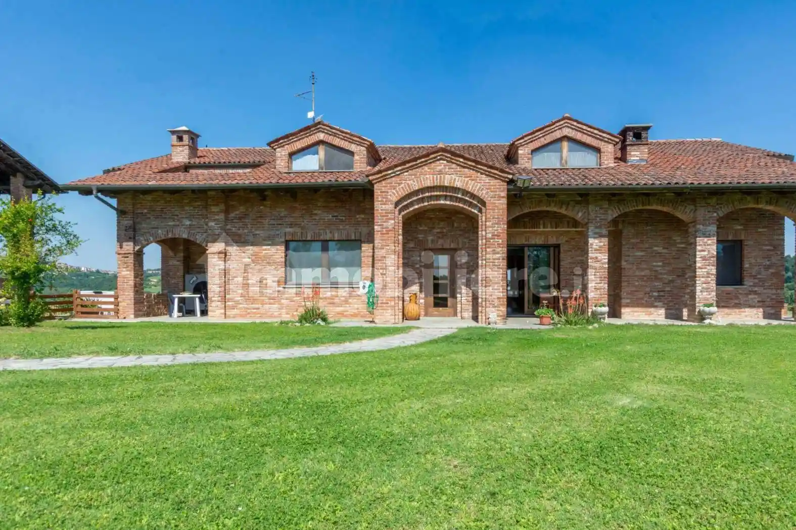 Villa unifamiliare, ottimo stato, 579 m², Altavilla Monferrato - foto 3