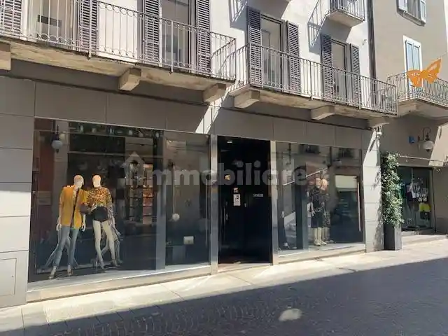 Palazzo - Edificio in vendita a Novara