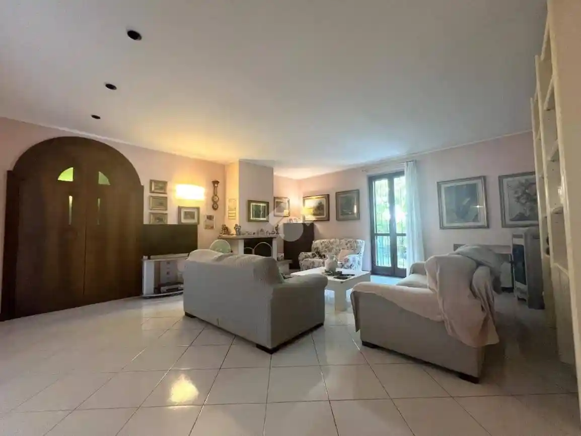 Villa in vendita a Nave