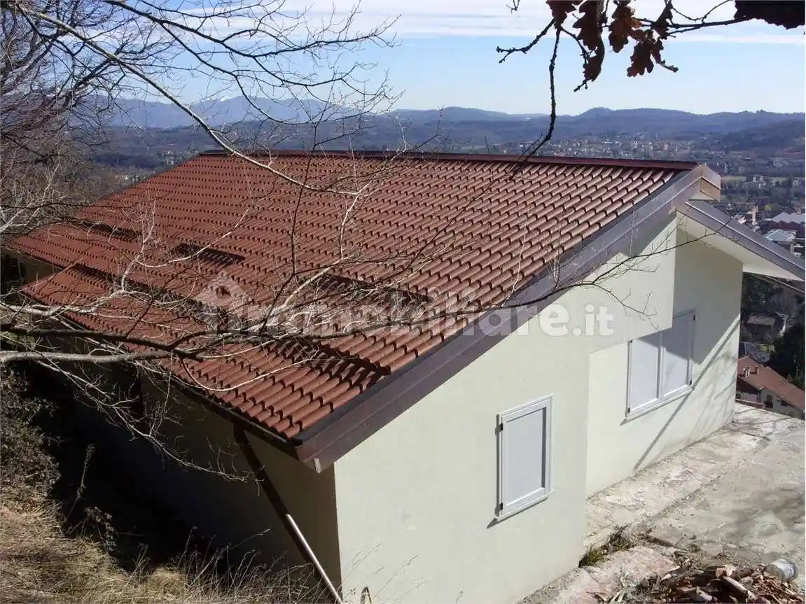 Villa in vendita a Arcisate