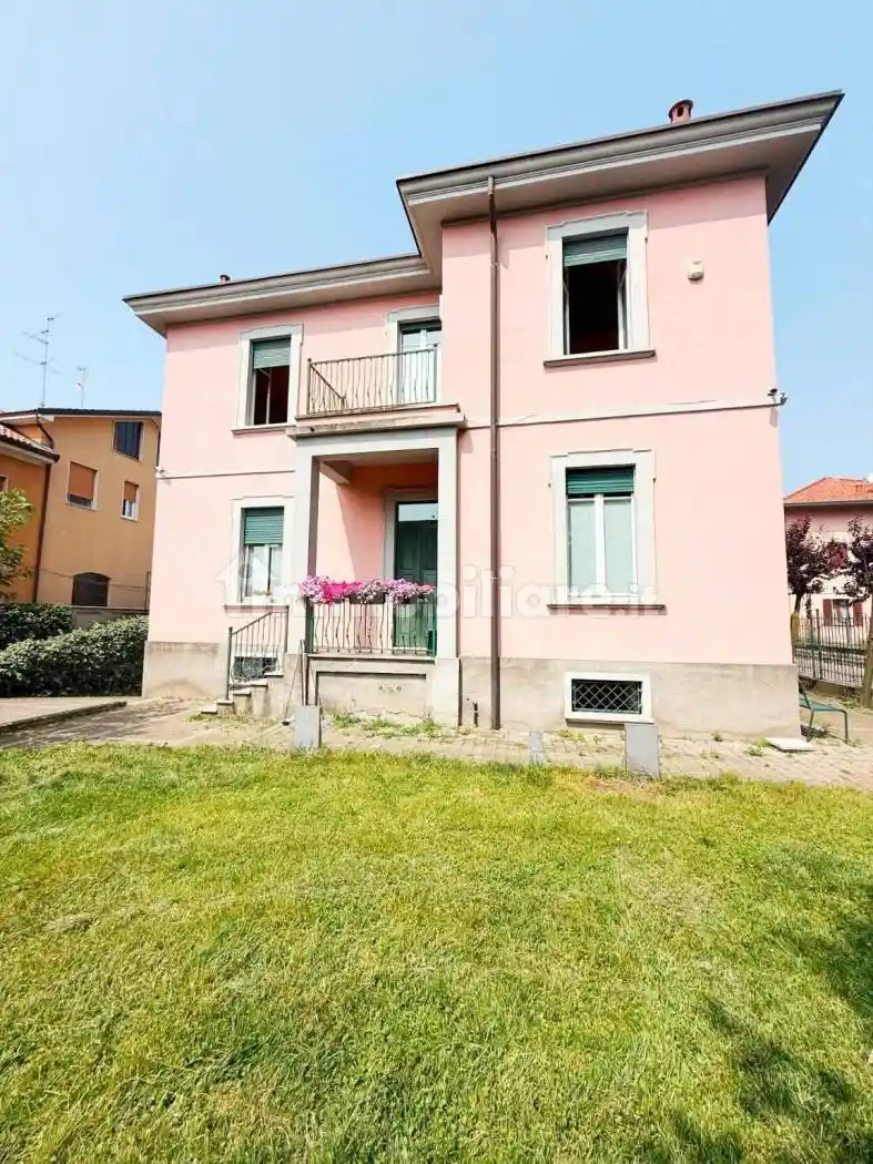 Villa in vendita a Turate