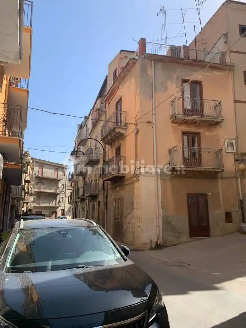 Palazzo - Edificio in vendita a Riesi