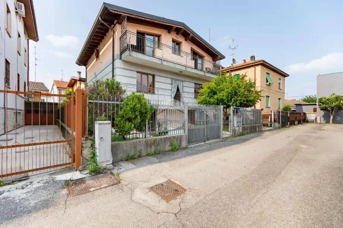 Villa in vendita a Bollate