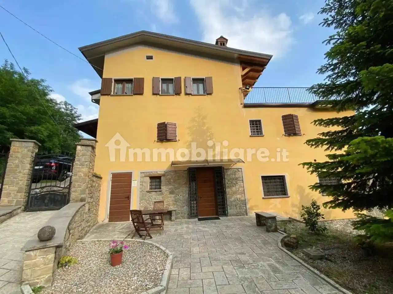 Villa in vendita a Castelnovo Ne' Monti
