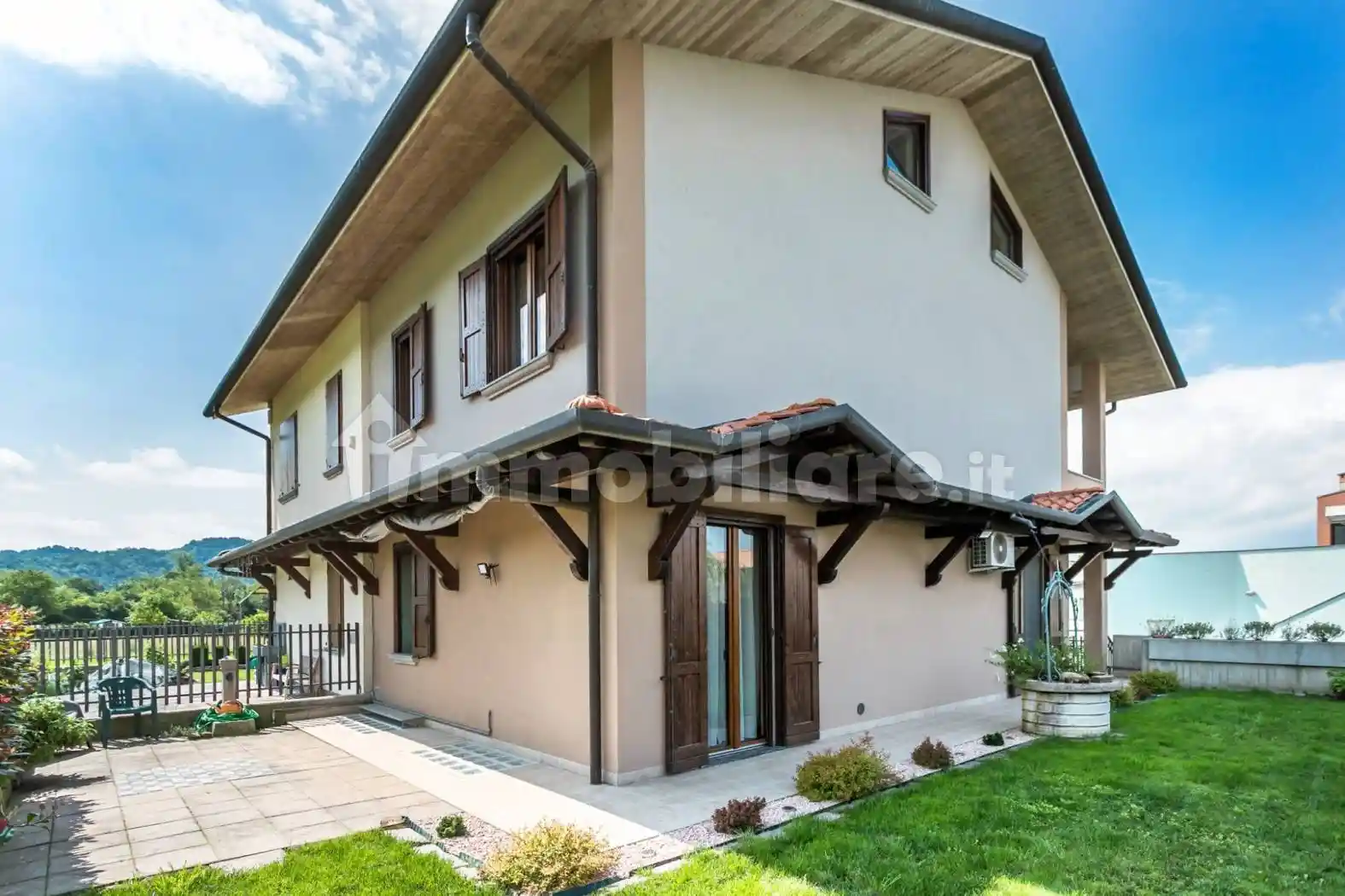 Villa in vendita a Caprino Bergamasco