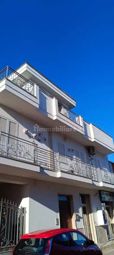 Palazzo - Edificio in vendita a Lequile